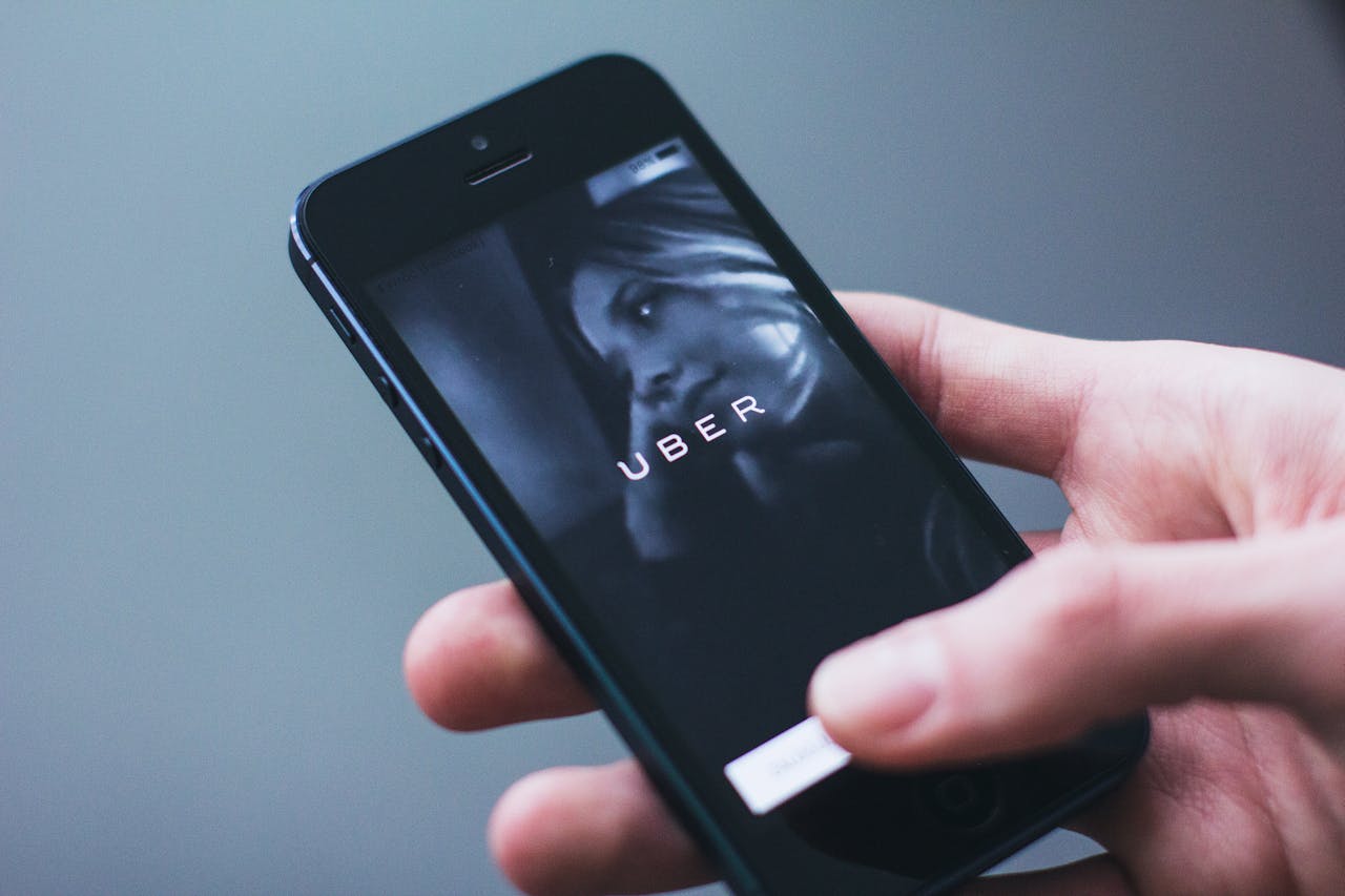 Analyst Argues Market Undervalues Uber’s Platform Moat Despite Robotaxi Competition